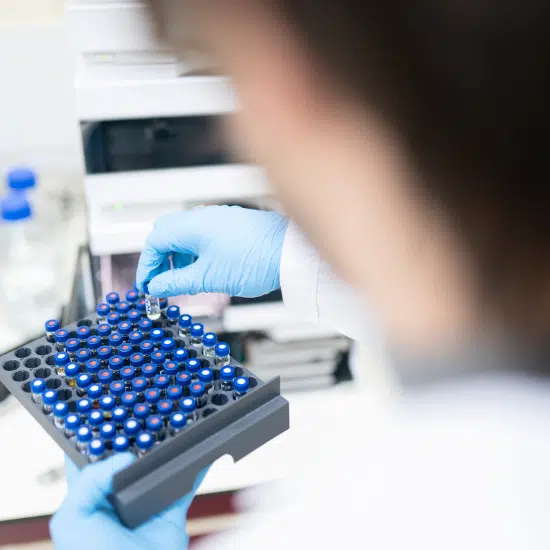 FSSC 22000 et ISO 17025, reliable contract laboratory